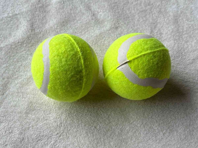 ダイソーの「テニスボール 2個入り」