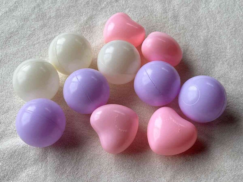 ダイソーの「カラフルボール（ハート付、12個）」