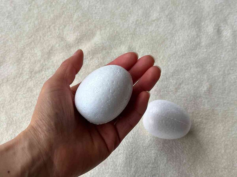 ダイソーの「発泡パーツ（たまご型）」はイースターの飾りの材料としても使用される