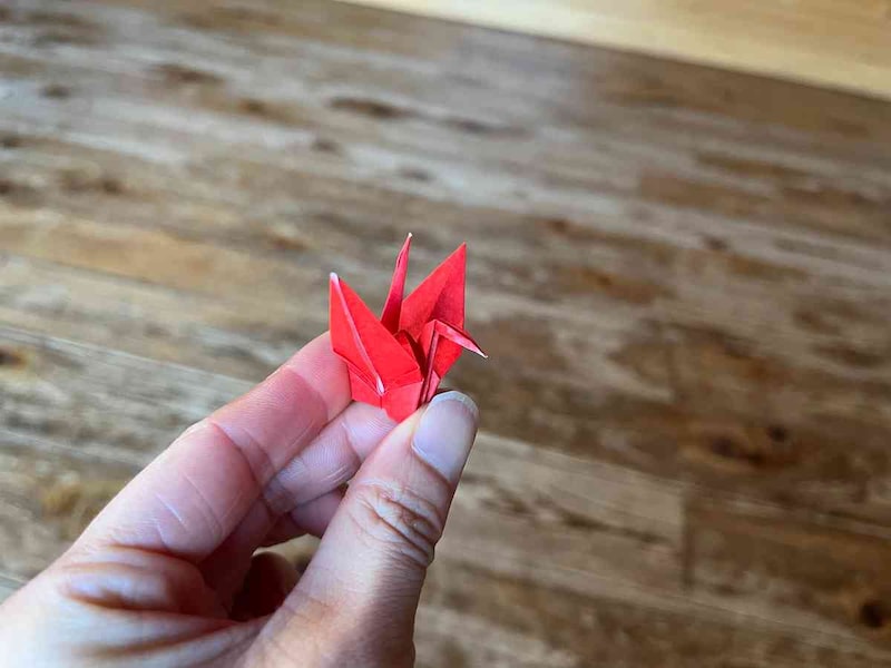 ダイソーの「折紙（リス）」で作れる鶴は小さい