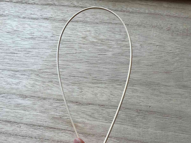ダイソーの「竹ひご 1.8×360mm」はそのままの状態で曲げられる