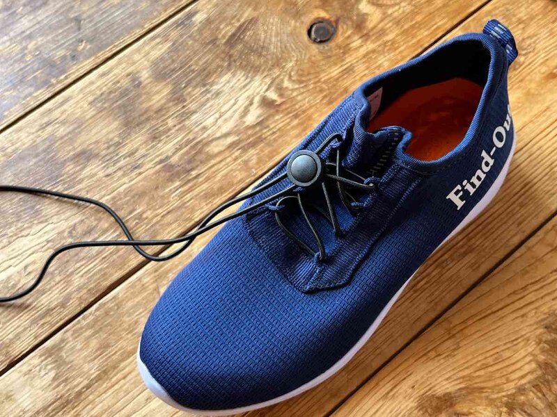 ダイソーの「スライド式靴ひも」は長さが余ったらカット◎