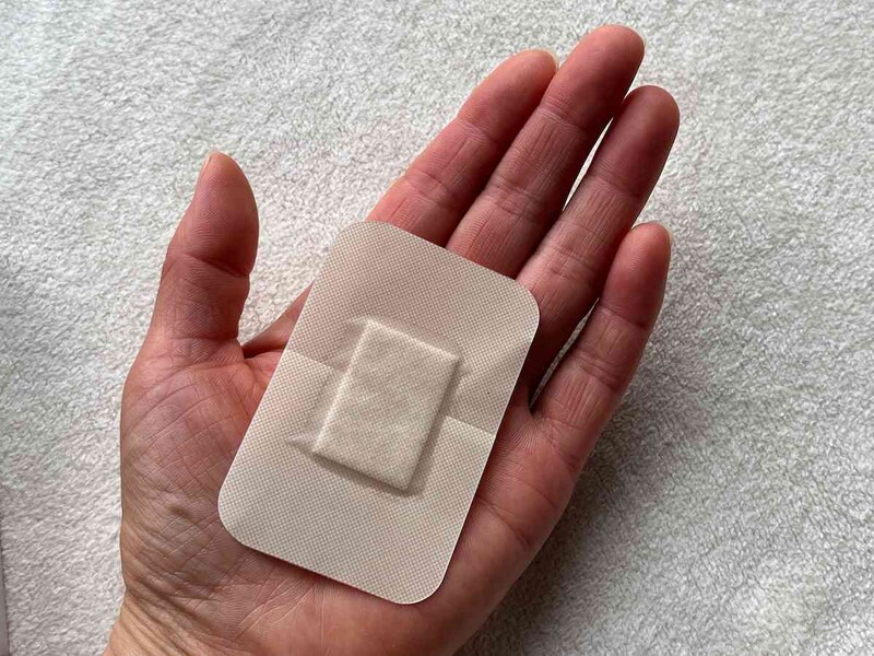 ダイソーの「救急！！ キズテープ 角型Lサイズ」は大きく、カバーできる範囲が広い