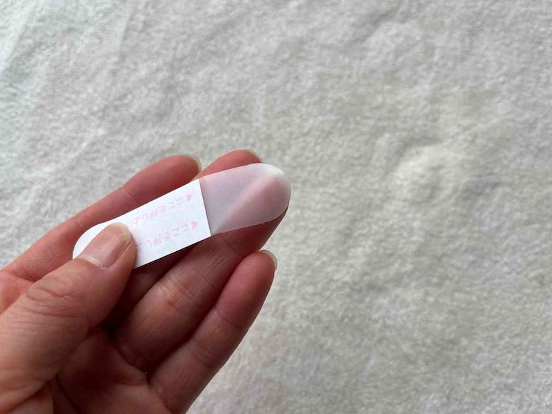 ダイソーの「薄型ハイドロコロイド絆創膏」は半透明