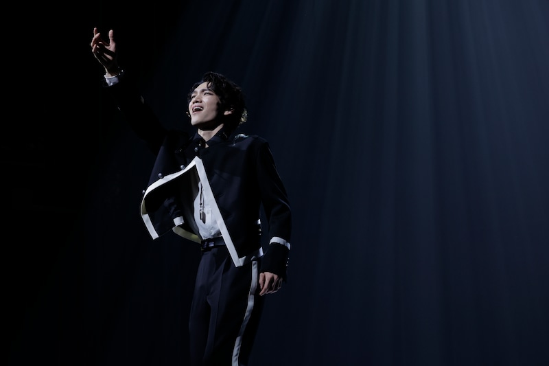 『赤と黒』撮影：岡千里