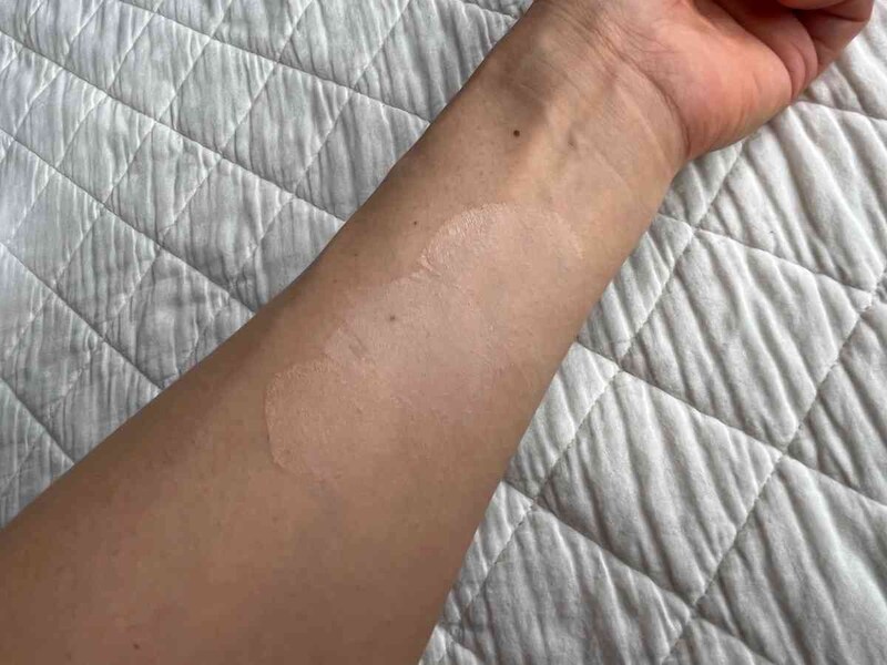 下からミディアムベージュ、ピンクベージュ、ライトベージュ