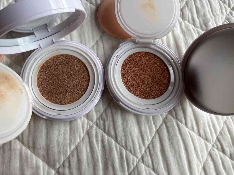 ダイソーの「アイデイト クッションファンデーション02」のライトベージュ（左）、「アイデイト クッションファンデーション03」のミディアムベージュ（右）