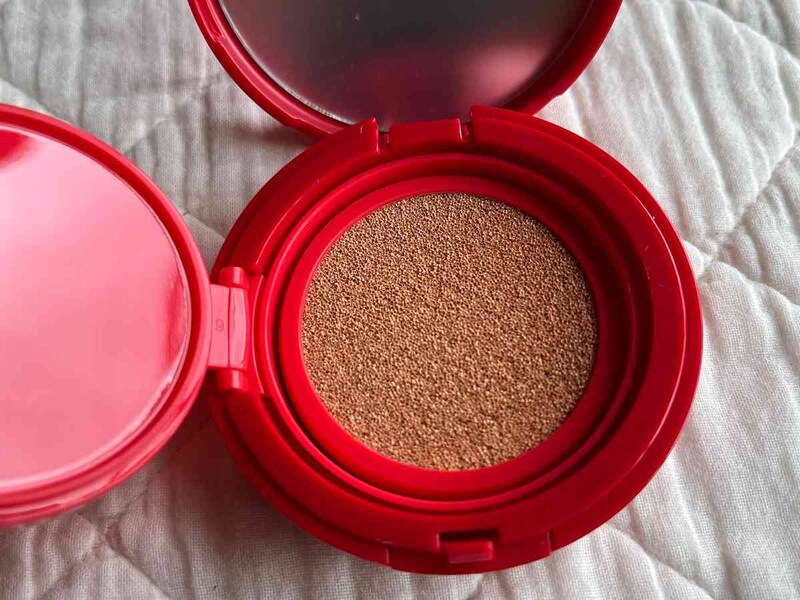 ダイソーの「コーウ カバークッション 21Nナチュラルベージュ」は薄づきで肌に密着する