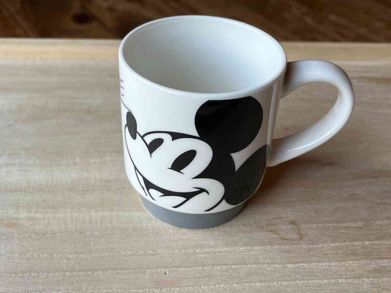 ダイソーの「スタッキングマグカップ（ミッキーマウス）」