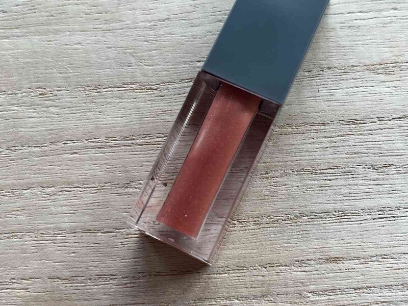 ダイソーの「UG リップグロス 05」のカラーはパールブラウン