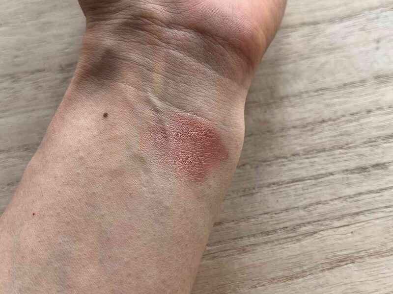 ダイソーの「アイデイト リップスティック03」は使いやすいカラー