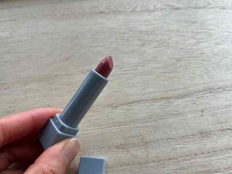 ダイソーの「＆．リップスティック シャインガナッシュ」のカラー