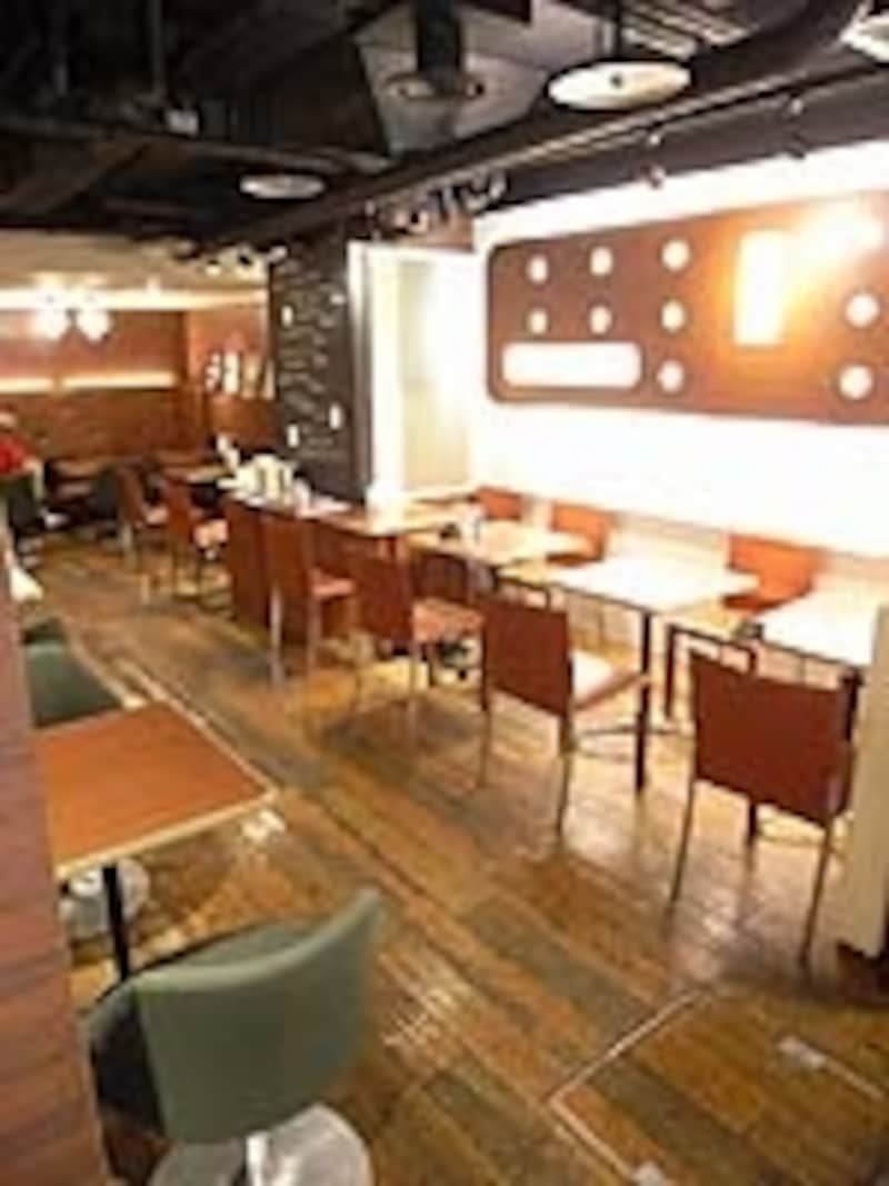 「カフェundefinedアヴァーブ」。こんなおしゃれなカフェにも隠れ名古屋メシが！