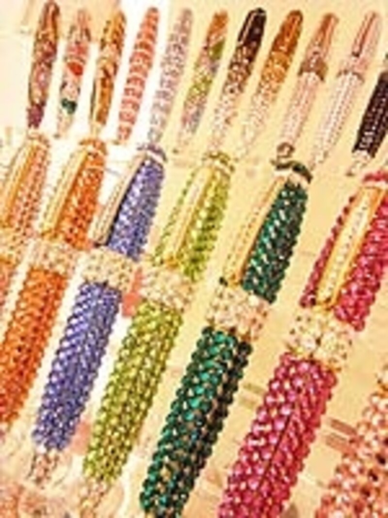 「プレミオundefinedバイundefinedアビステ」のキラキラボールペン7980円～。他、キラキラの名刺入れ、ライターなどもあり