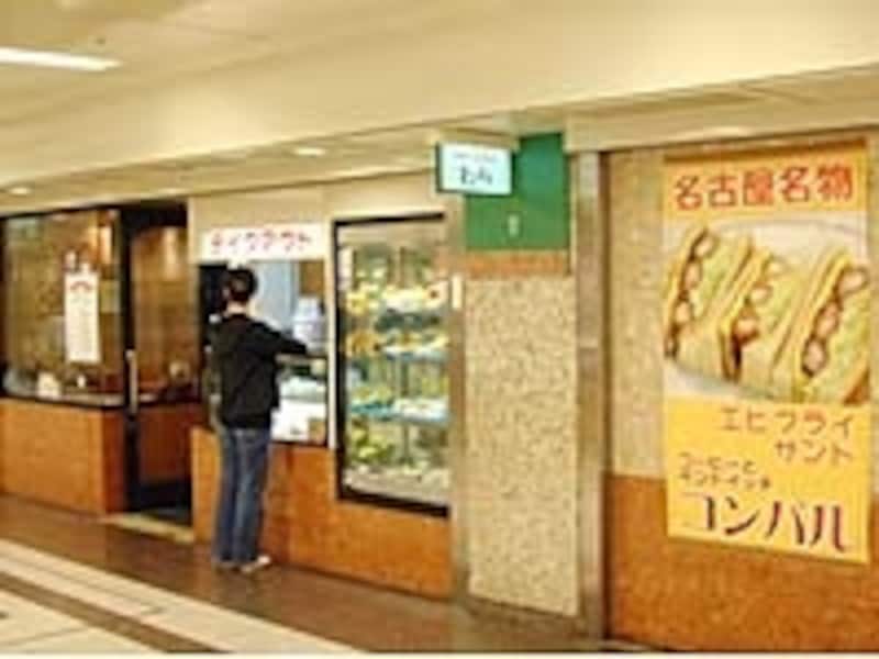 サンドイッチが人気のコンパル。テイクアウトもできる