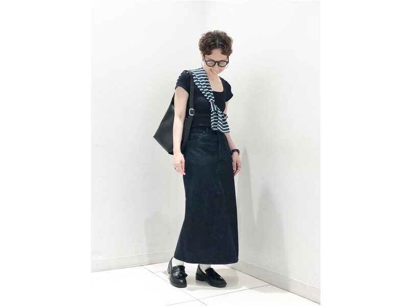 いつものコーデの上からたすき掛けのように巻いてアクセントに 出典:StyleHint