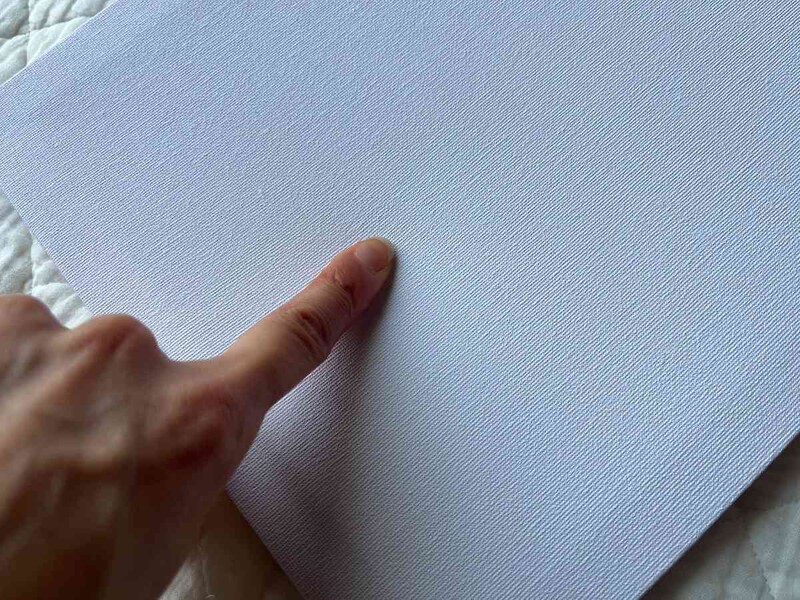 ダイソーの「キャンバス（F4サイズ）」の布はピンと張られている