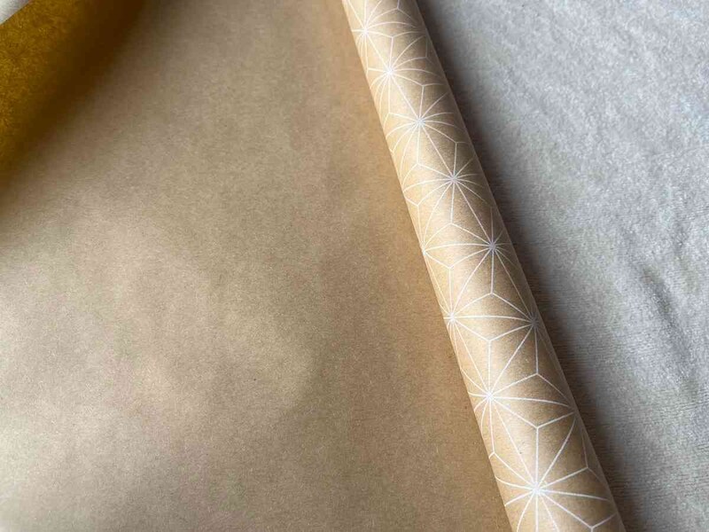 ダイソーの「ラッピングペーパー デザインクラフト」は麻の葉紋様