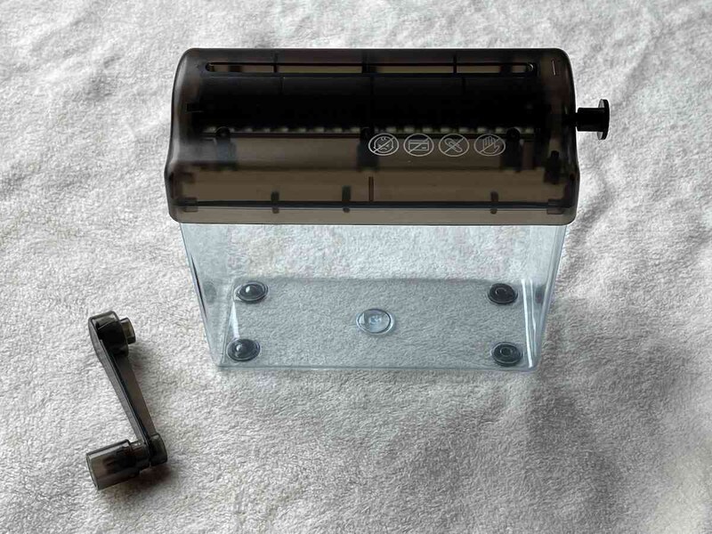 ダイソーの「手動シュレッダー」を使用する場合にはハンドルをつける