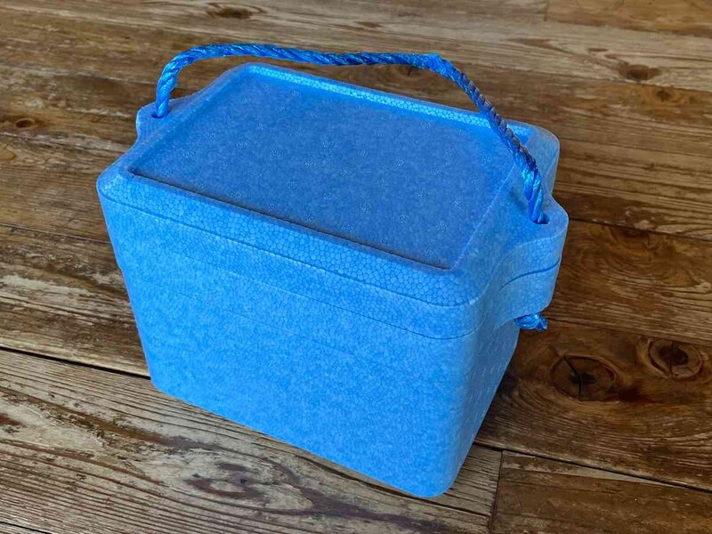 ダイソーの「日本製発泡クーラーBOXインナー付」