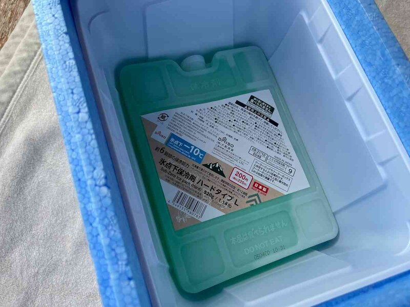 ダイソーの「日本製発泡クーラーBOXインナー付」には大きめの保冷剤は入れにくい場合も