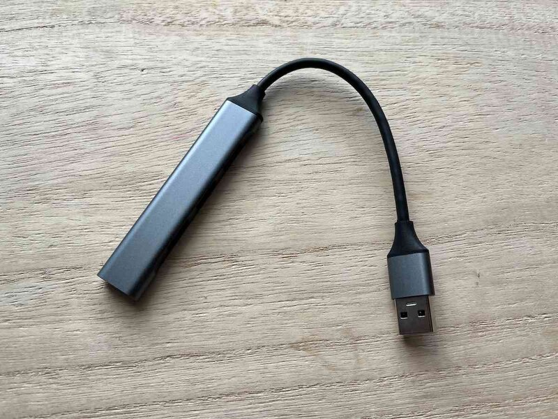 ダイソーの「薄型USB3.0ハブ（USB4ポート）」でUSBポートを4つ増やせる