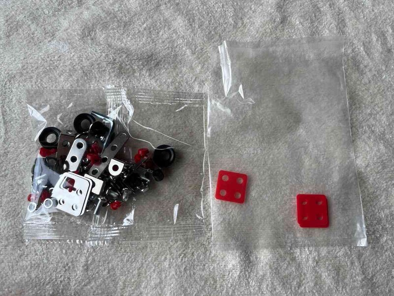 ダイソーの「メタル3Dパズル（レスキュー、1）」のパーツは細かい