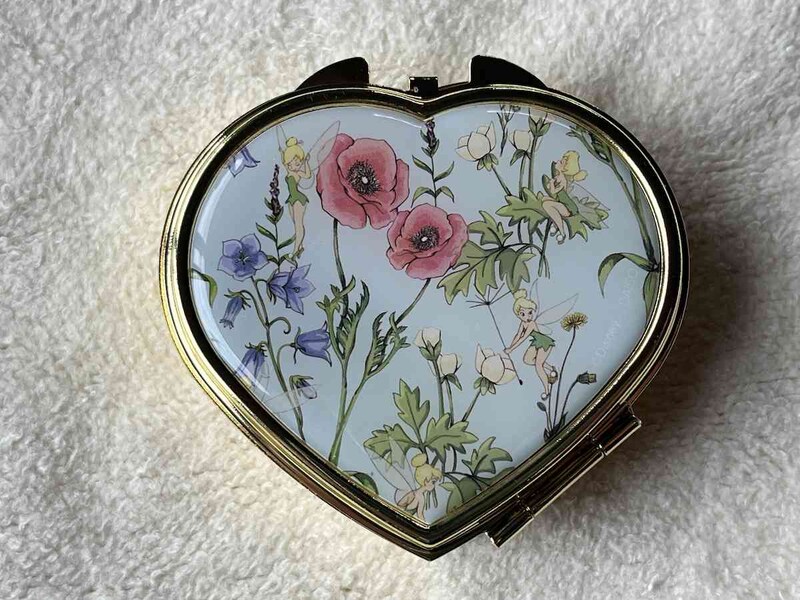 スリーピーの「ミラー付ミニケース、ハート、B（ティンカー・ベル）」