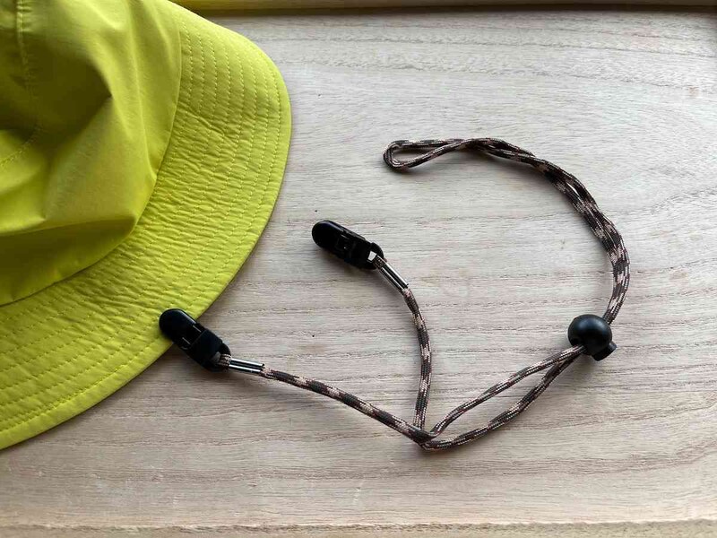 ダイソーの「帽子クリップ（アウトドア柄）」はアジャスター付き