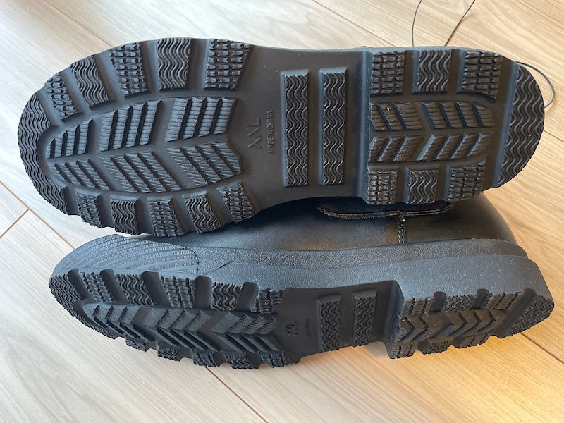 ソールも滑りにくく、ばっちり雨対応になっています