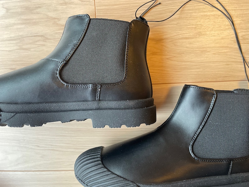 サイドゴアのデザインでおしゃれ感をプラス