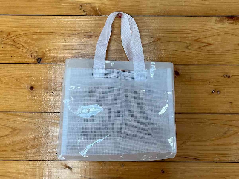 ダイソーの「ビニールバッグ（メッシュバッグ付）」