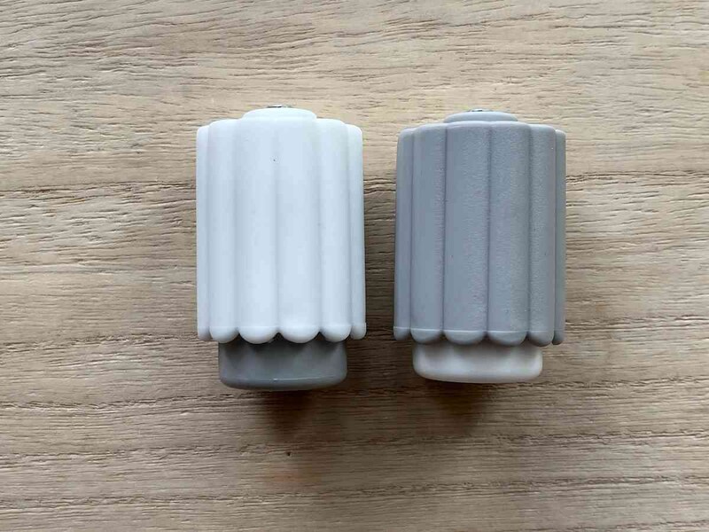 ダイソーの「電池チェンジャー」は、単3電池を単2電池や単1電池に換えられる