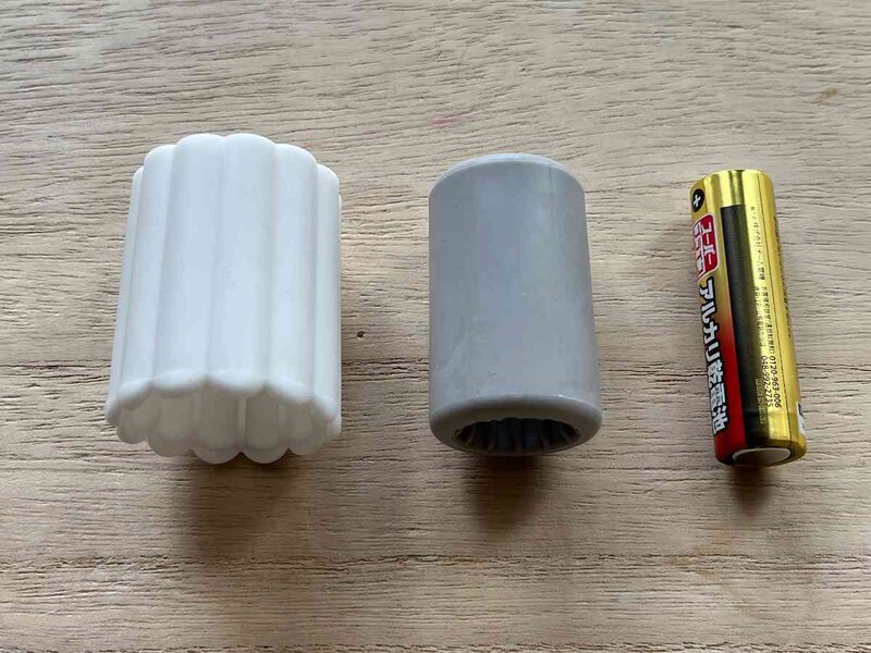 外側が単1電池、内側が単2電池のアダプター