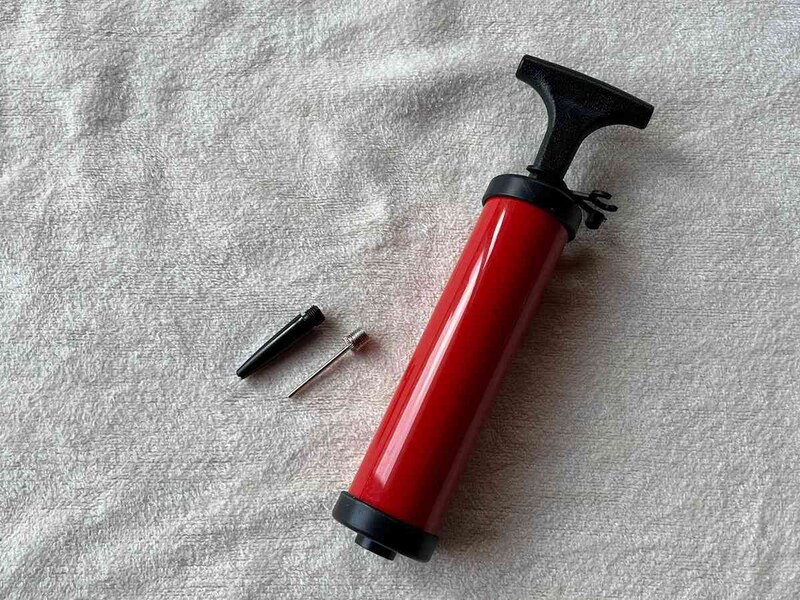 ダイソーの「空気入れ（空気針2種）」