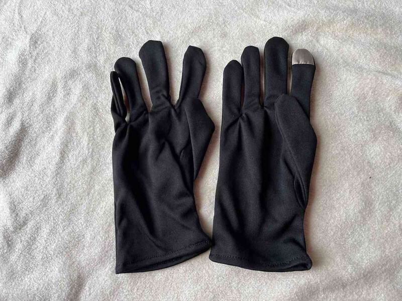 ダイソーの「日除けグローブ（スマートフォン対応）」