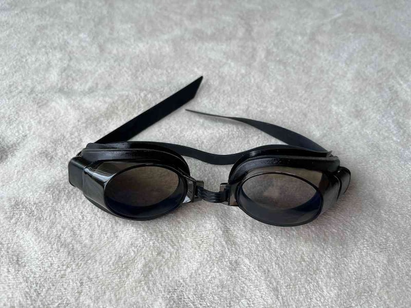ダイソーの「水中ゴーグル（大人用、ブラック）」