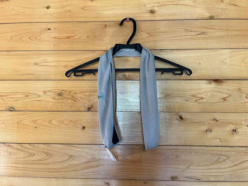 ダイソーの「クールタオルスカーフ（無地カラー、UVカット）」はちょっと短め