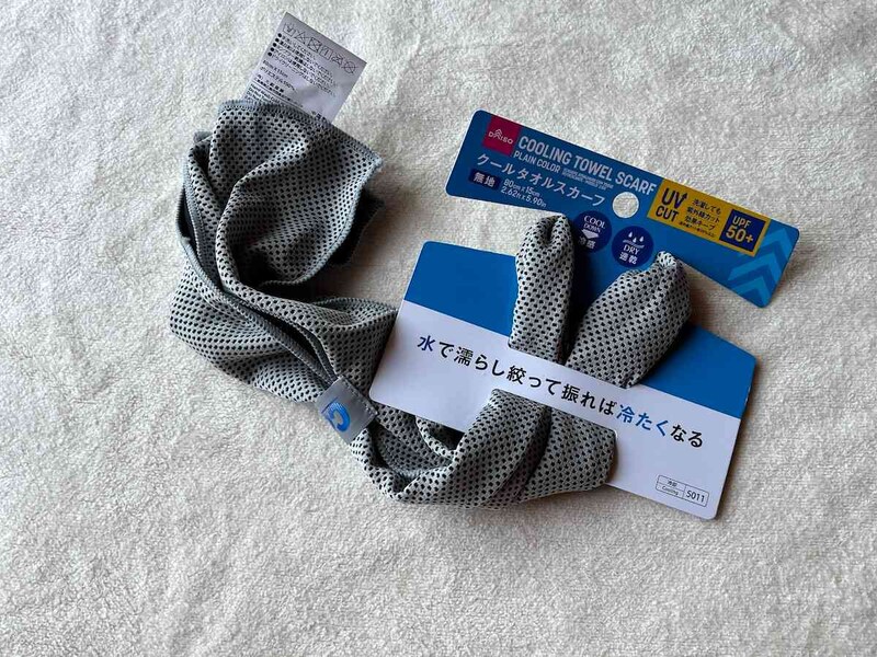 ダイソーの「クールタオルスカーフ（無地カラー、UVカット）」