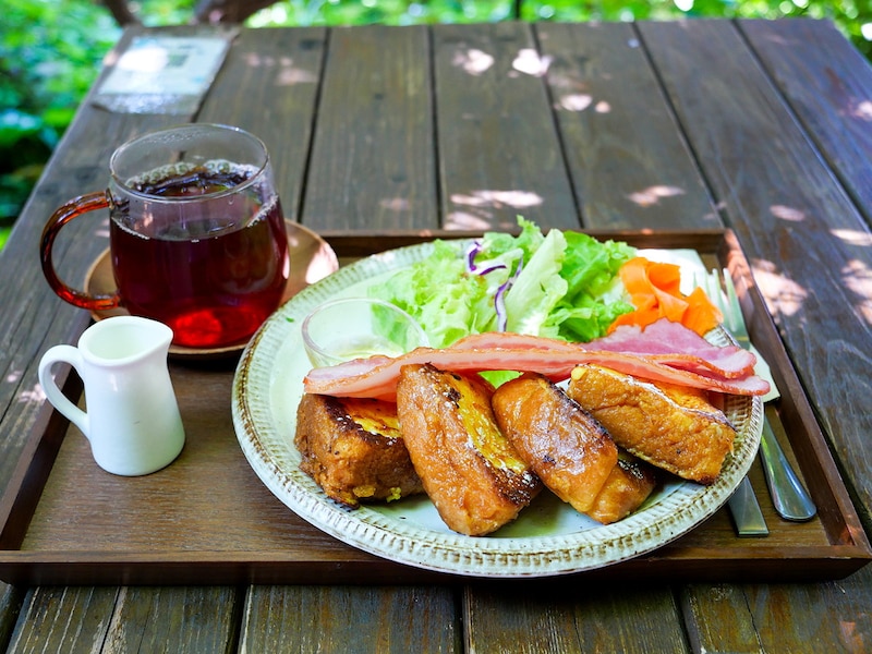 フレンチトーストプレート(税込1500円)※ベーコン、ミニサラダ、ドリンク付き