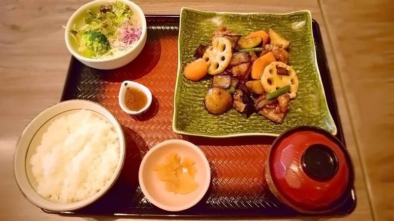 大戸屋「鶏と野菜の黒酢あん（定食）」を実食。