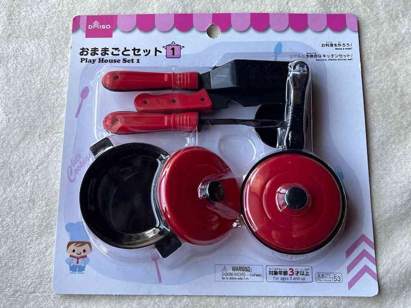 ダイソーの「おままごとセット1」
