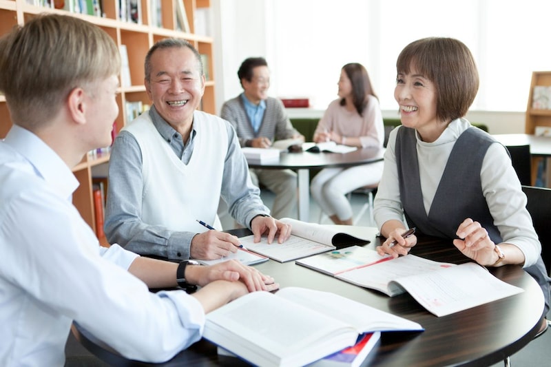 高齢者がお金をかけず人とつながるにはどうすればいい？