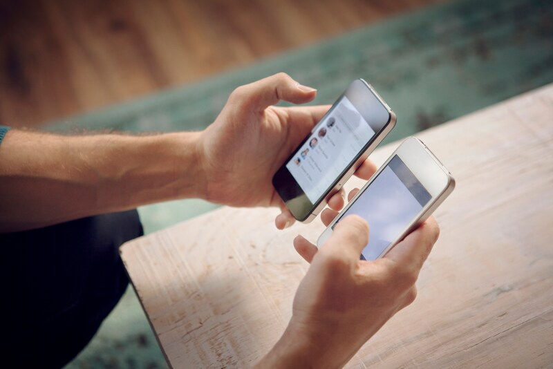 eSIMの機種変更時には再発行などの手続きが必要です