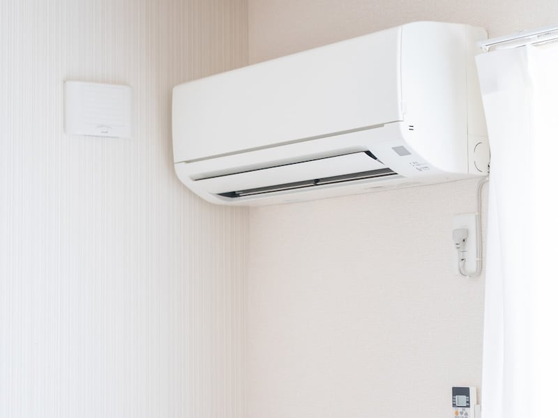 夏場はエアコンの電気代もかさむ