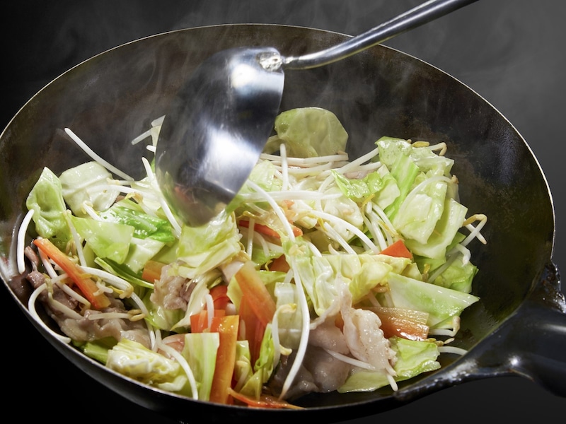 野菜炒めの仕上げにガーリックバター