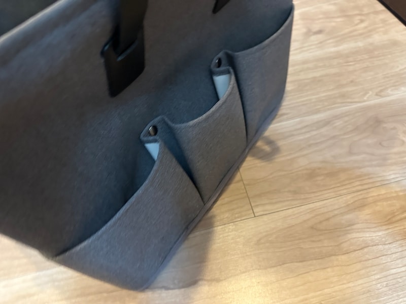 反対面は3つのポケット