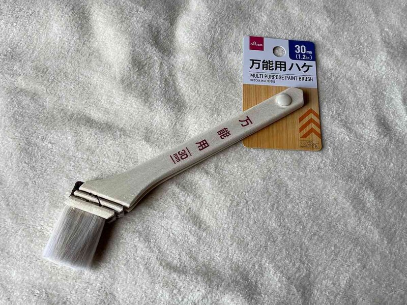 ダイソーの「万能用ハケ（幅30mm）」