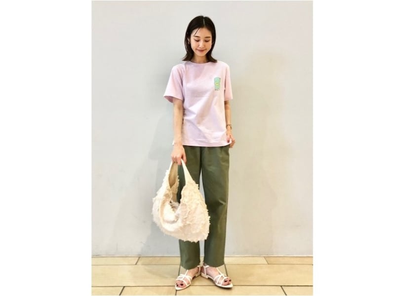 ライトパープル&オリーブと、黒を使わない配色もおしゃれ 出典:StyleHint
