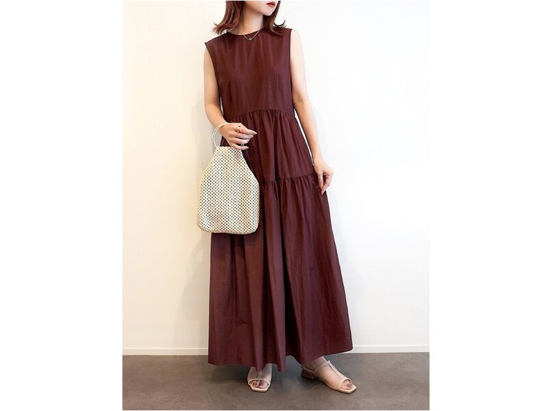 【OKワンピース】甘めなティアードのデザインも、ブラウンなら落ち着いた雰囲気に